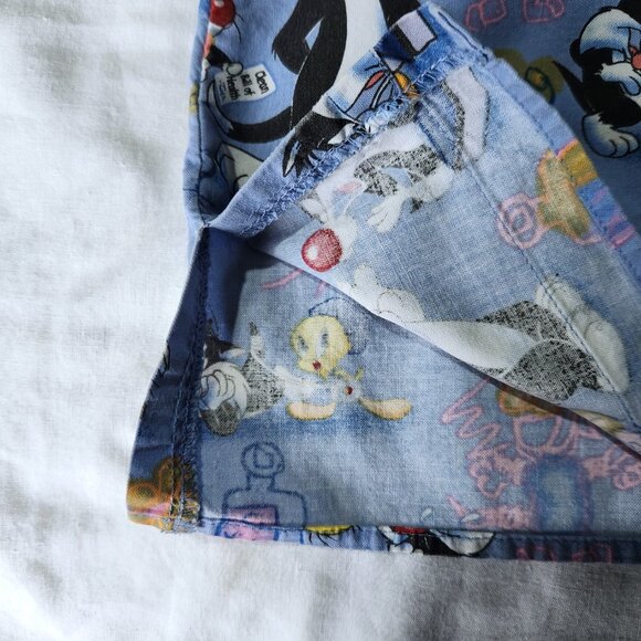 Looney Tunes Tweety Sylvester Scrub Top Womens SM? Measurements in Description - Picture 14 of 16